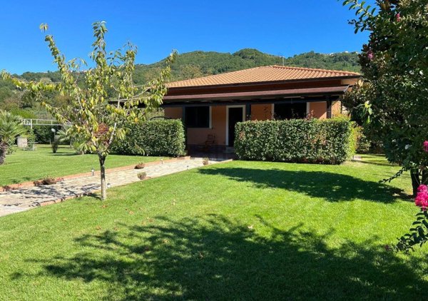 casa indipendente in vendita a San Nicola Manfredi in zona Pagliara