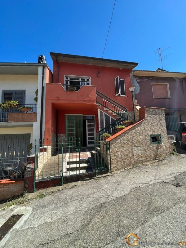 casa indipendente in vendita a San Nicola Manfredi in zona Pagliara