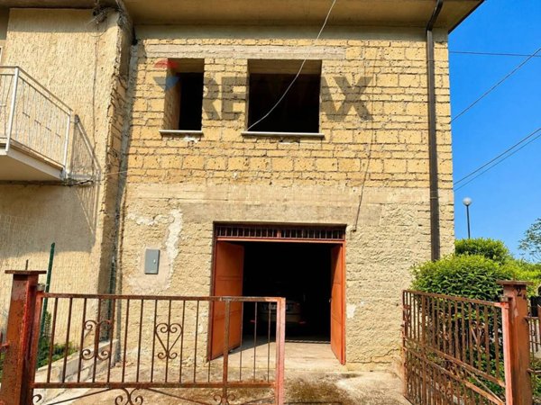 casa indipendente in vendita a San Nicola Manfredi in zona Monterocchetta