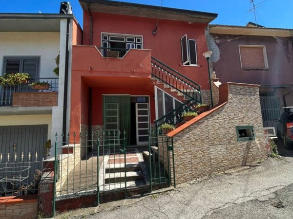 casa indipendente in vendita a San Nicola Manfredi in zona Pagliara