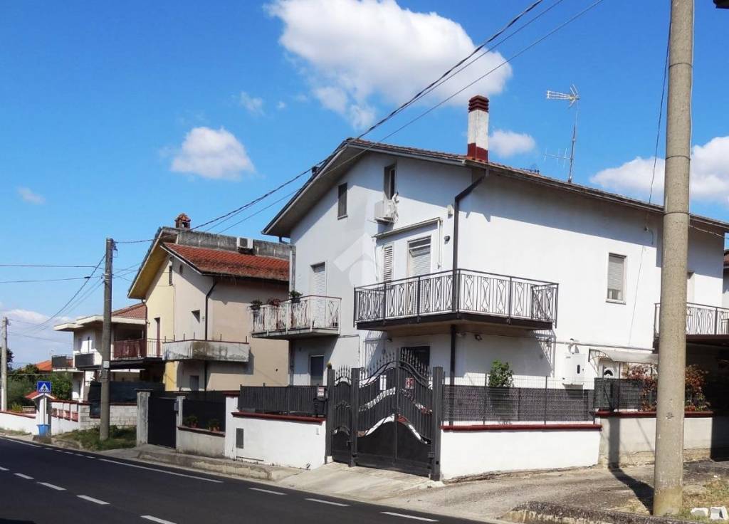 casa indipendente in vendita a San Nicola Manfredi in zona Iannassi