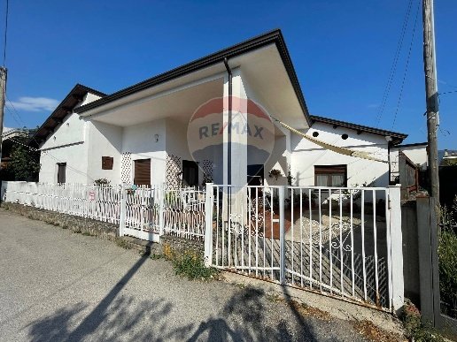 casa indipendente in vendita a San Salvatore Telesino