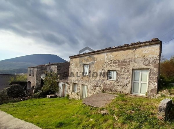 casa indipendente in vendita a San Salvatore Telesino