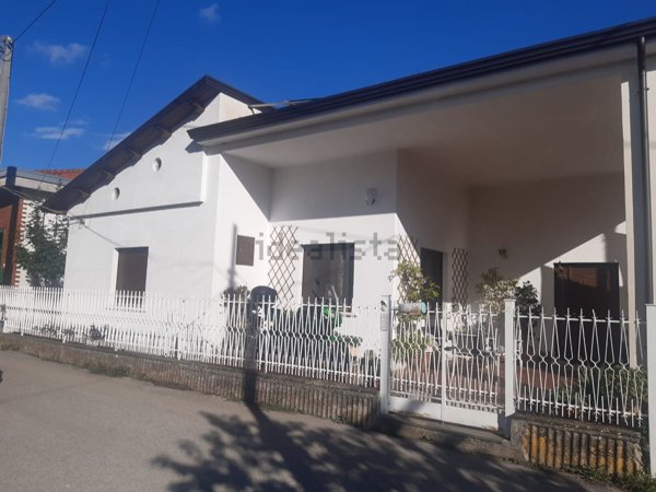 esavano in vendita a San Salvatore Telesino