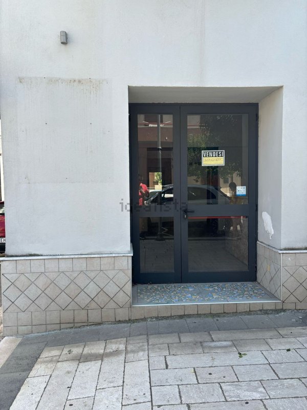 locale commerciale in vendita a San Salvatore Telesino