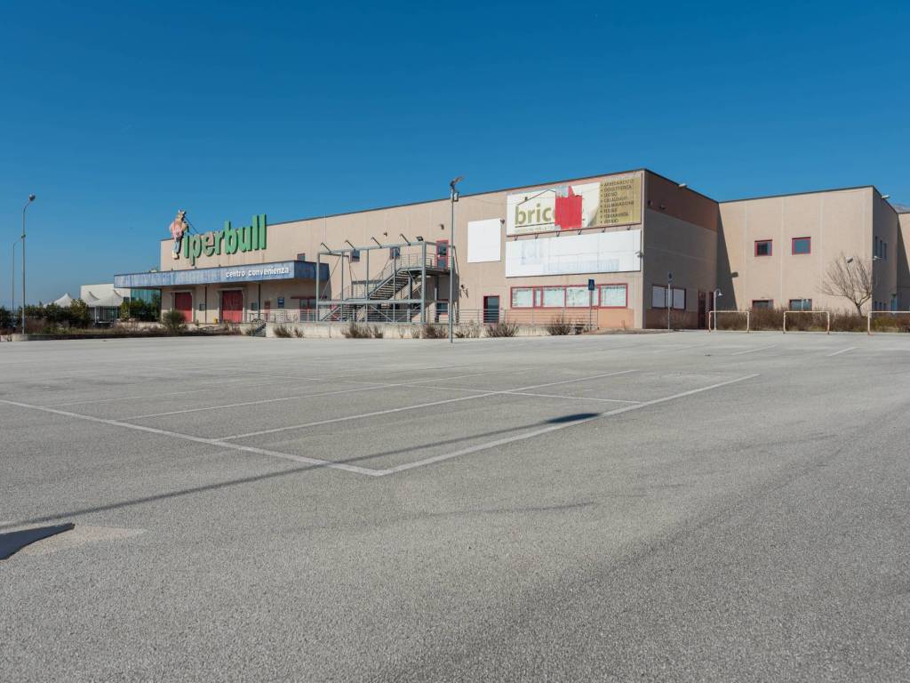 negozio in vendita a San Salvatore Telesino