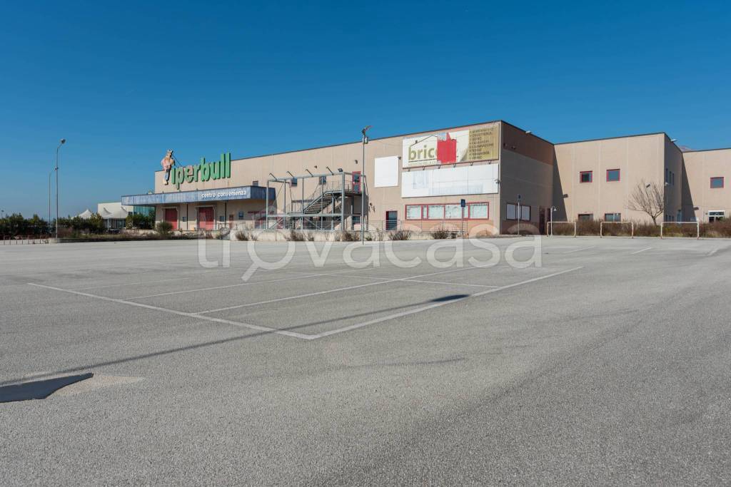 negozio in vendita a San Salvatore Telesino