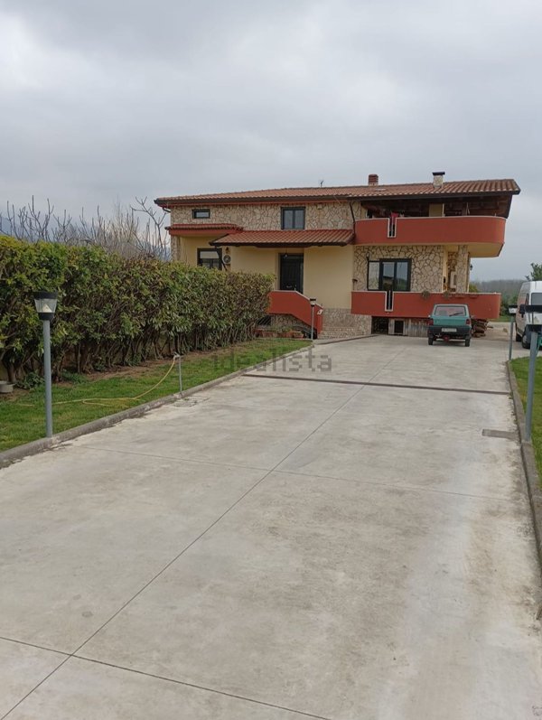 casa indipendente in vendita a San Salvatore Telesino