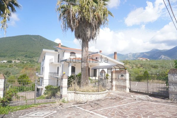 casa indipendente in vendita a San Salvatore Telesino