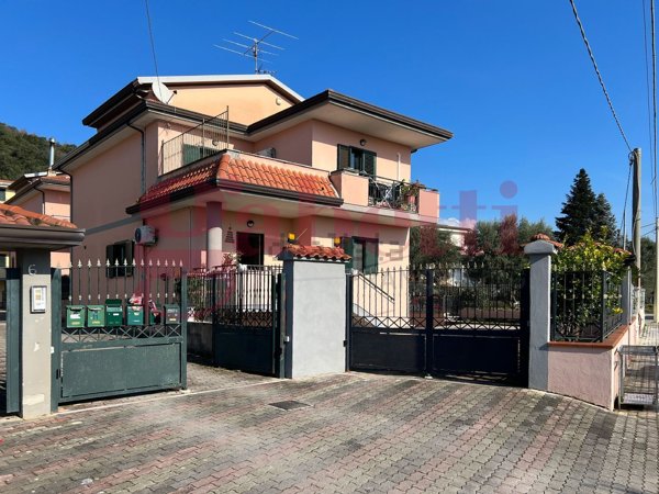 casa indipendente in vendita a San Salvatore Telesino