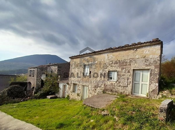 quadrivano in vendita a San Salvatore Telesino