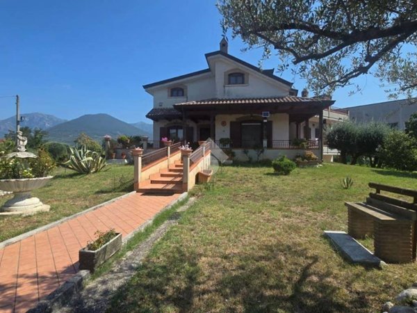 casa indipendente in vendita a San Salvatore Telesino