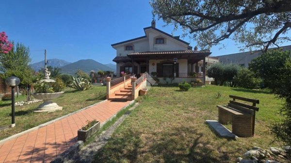 casa indipendente in vendita a San Salvatore Telesino