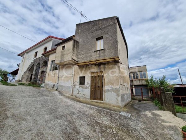casa indipendente in vendita a Sant'Agata de' Goti in zona Presta