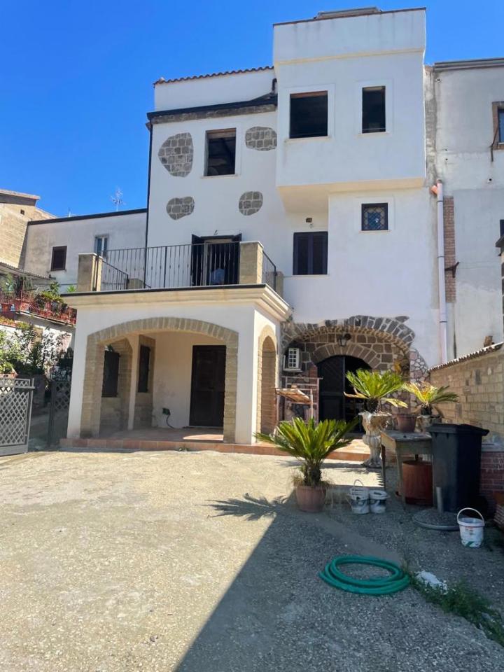 casa indipendente a Sant'Agata de' Goti in zona Migliara/San Silvestro