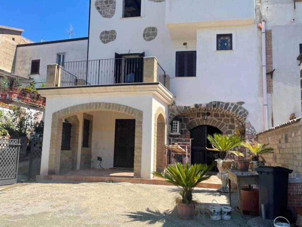 casa indipendente a Sant'Agata de' Goti in zona Migliara/San Silvestro