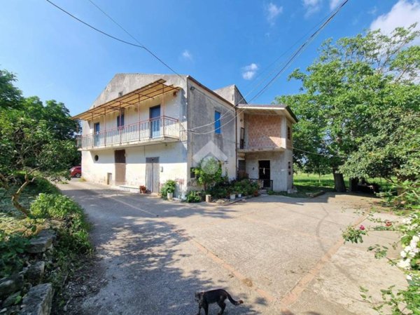 casa indipendente in vendita a Sant'Agata de' Goti in zona Santa Croce
