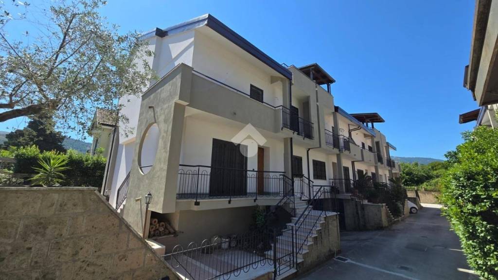 casa indipendente in vendita a Sant'Agata de' Goti in zona Cotugni Paolini