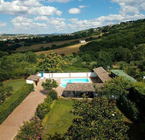 casa indipendente in vendita a Sant'Angelo a Cupolo