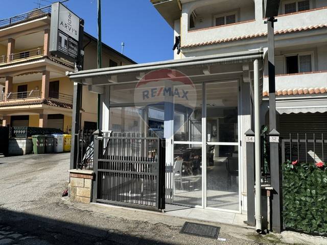 negozio in vendita a Sant'Angelo a Cupolo