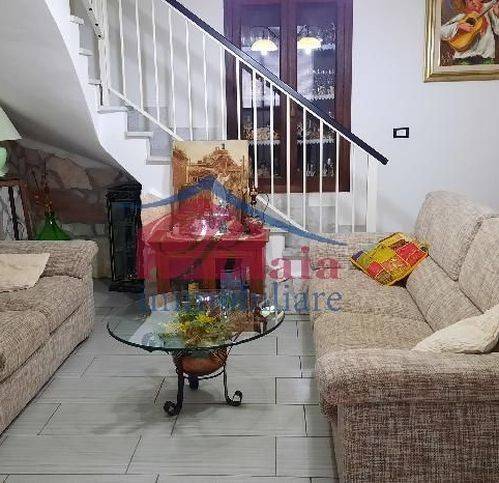 casa indipendente in vendita a Sant'Angelo a Cupolo