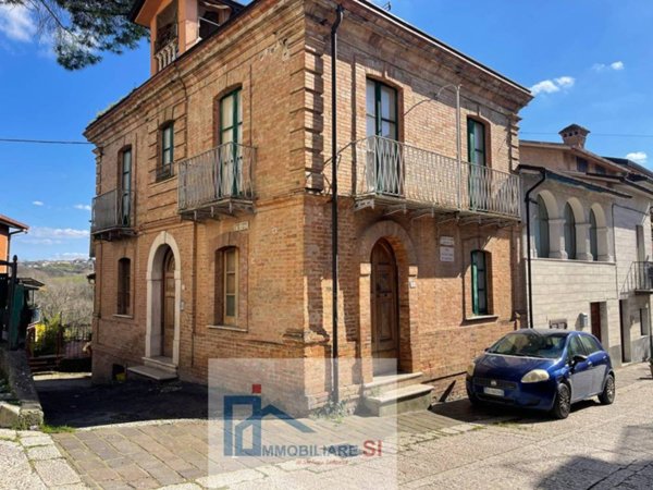 casa indipendente in vendita a Sant'Angelo a Cupolo in zona Pastene