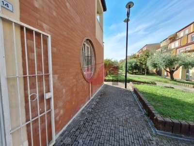 negozio in vendita a Sant'Angelo a Cupolo