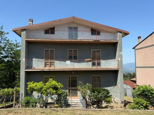 casa indipendente in vendita a Sant'Angelo a Cupolo