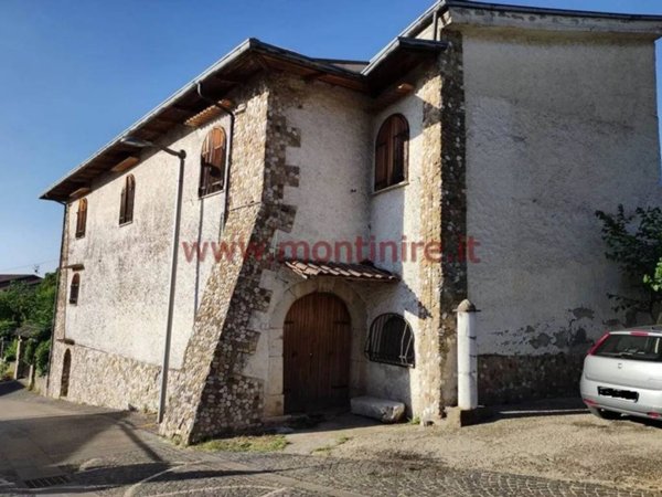 casa indipendente in vendita a Sant'Angelo a Cupolo in zona Pastene
