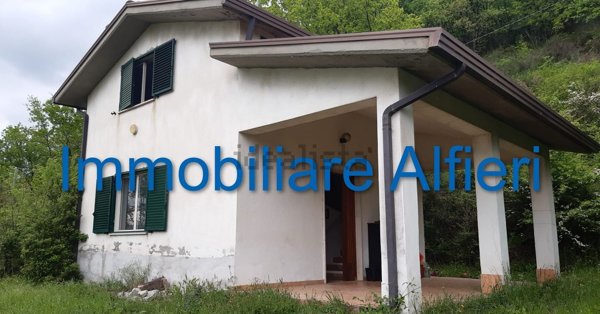 casa indipendente in vendita a Sant'Angelo a Cupolo in zona Medina