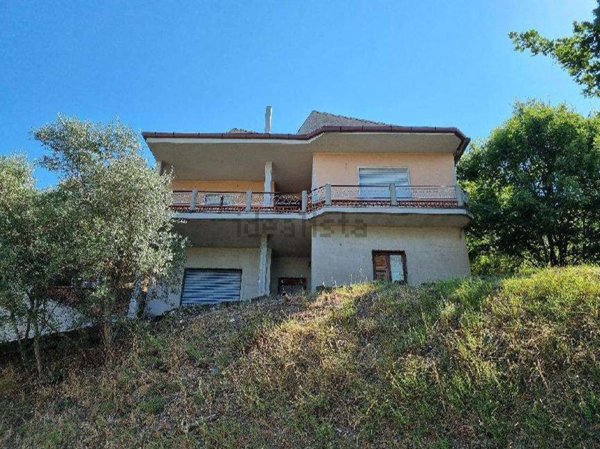 casa indipendente in vendita a Sant'Angelo a Cupolo