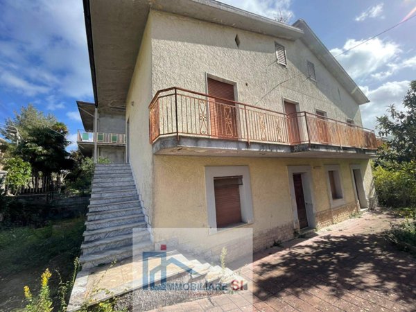 casa indipendente in vendita a Sant'Angelo a Cupolo