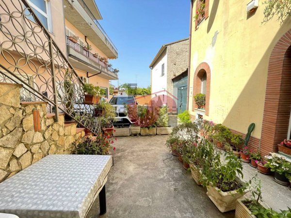 casa semindipendente in vendita a Sant'Angelo a Cupolo in zona Perrillo