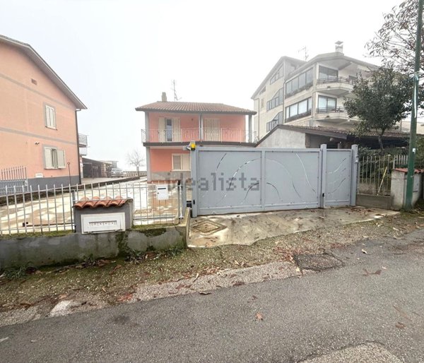 casa indipendente in vendita a Sant'Angelo a Cupolo in zona Pastene