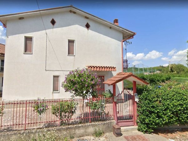 casa indipendente in vendita a Sant'Angelo a Cupolo in zona Perrillo
