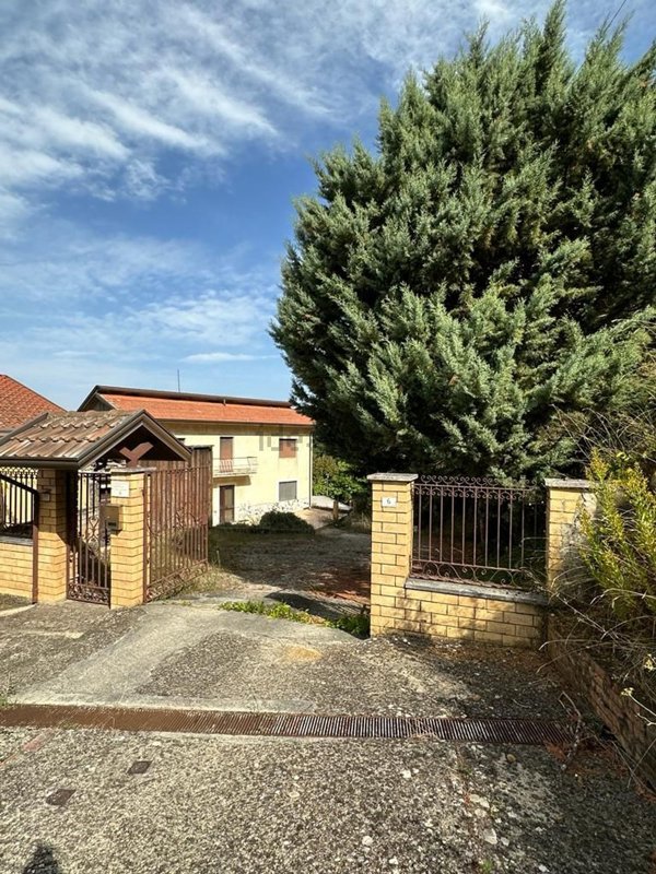 casa indipendente in vendita a Sant'Angelo a Cupolo