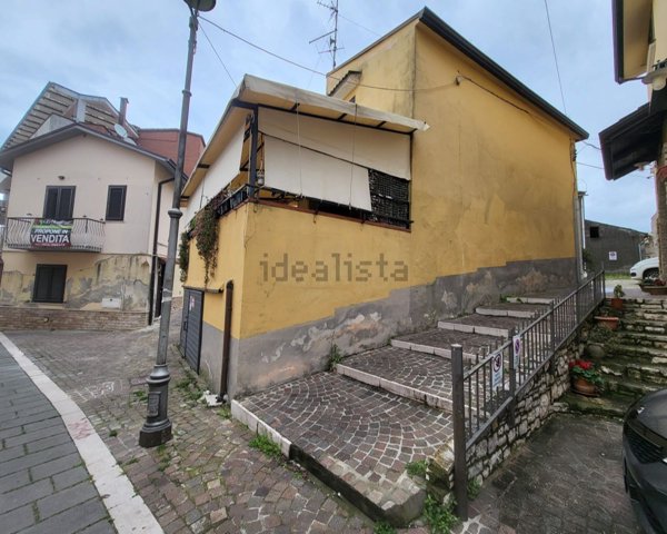casa indipendente in vendita a Sant'Angelo a Cupolo in zona Perrillo