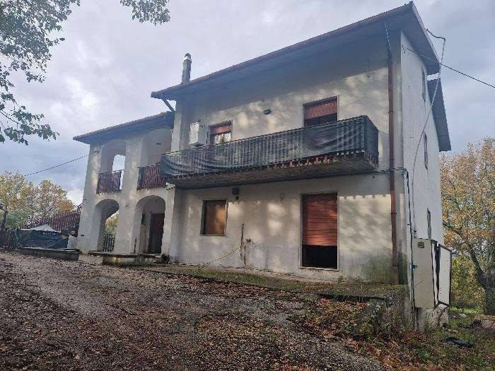 casa indipendente in vendita a Sant'Angelo a Cupolo in zona Montorsi