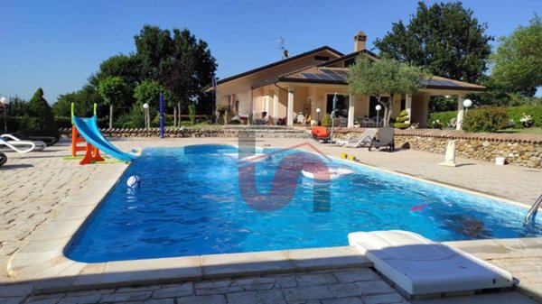 casa indipendente in vendita a Sant'Angelo a Cupolo in zona Pastene