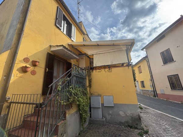 casa indipendente in vendita a Sant'Angelo a Cupolo