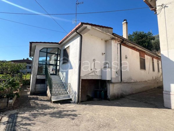 casa indipendente in vendita a Sant'Angelo a Cupolo in zona Medina