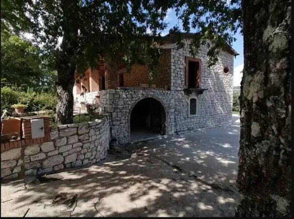 casa indipendente in vendita a Sassinoro in zona Simeoni