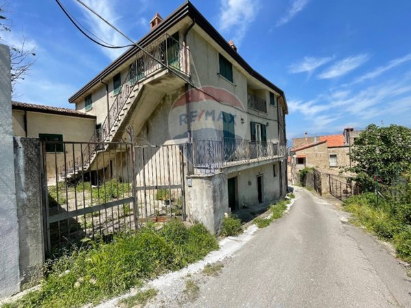 casa indipendente in vendita a Solopaca