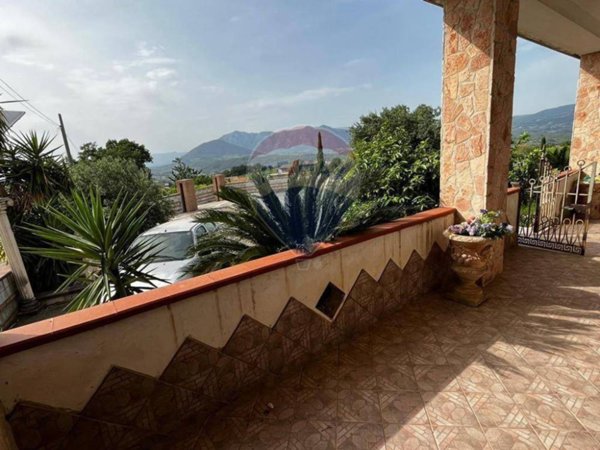 casa indipendente in vendita a Solopaca