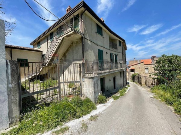 casa indipendente in vendita a Solopaca