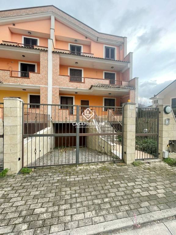casa indipendente in vendita a Telese Terme