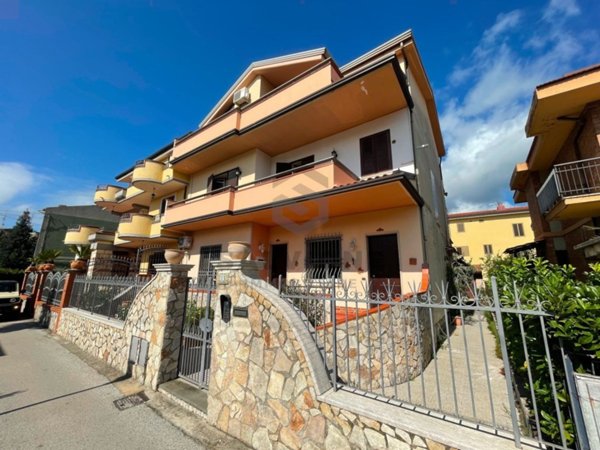 casa indipendente in vendita a Telese Terme