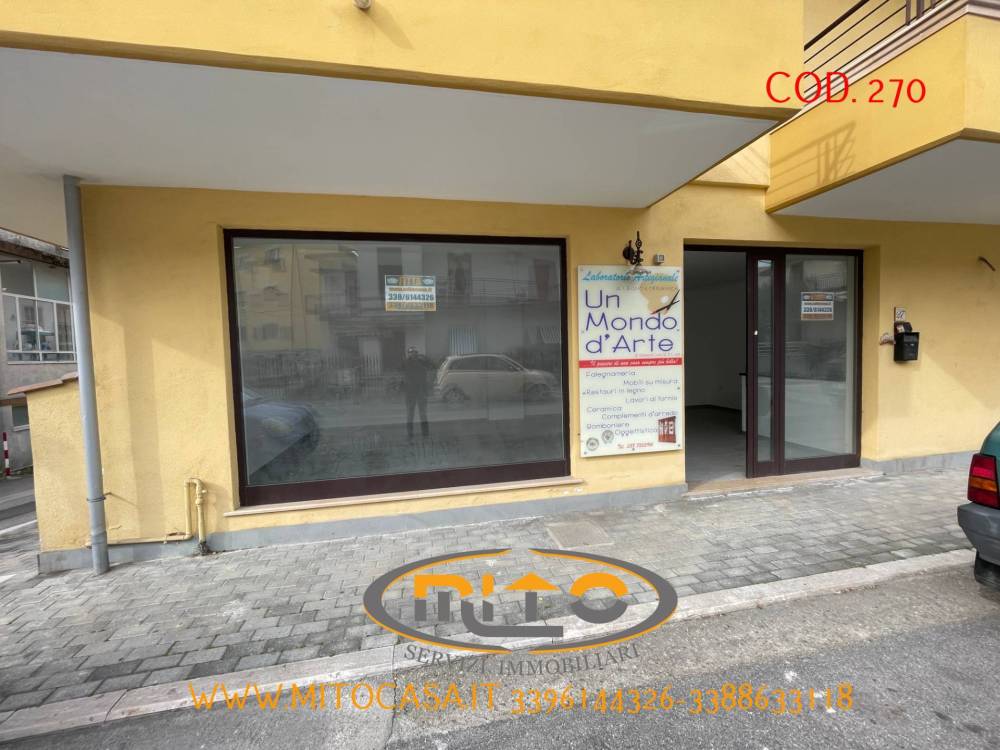 locale commerciale in vendita a Telese Terme