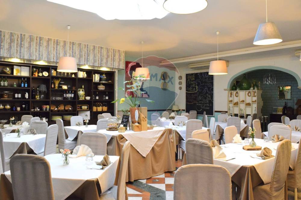locale commerciale in vendita a Telese Terme