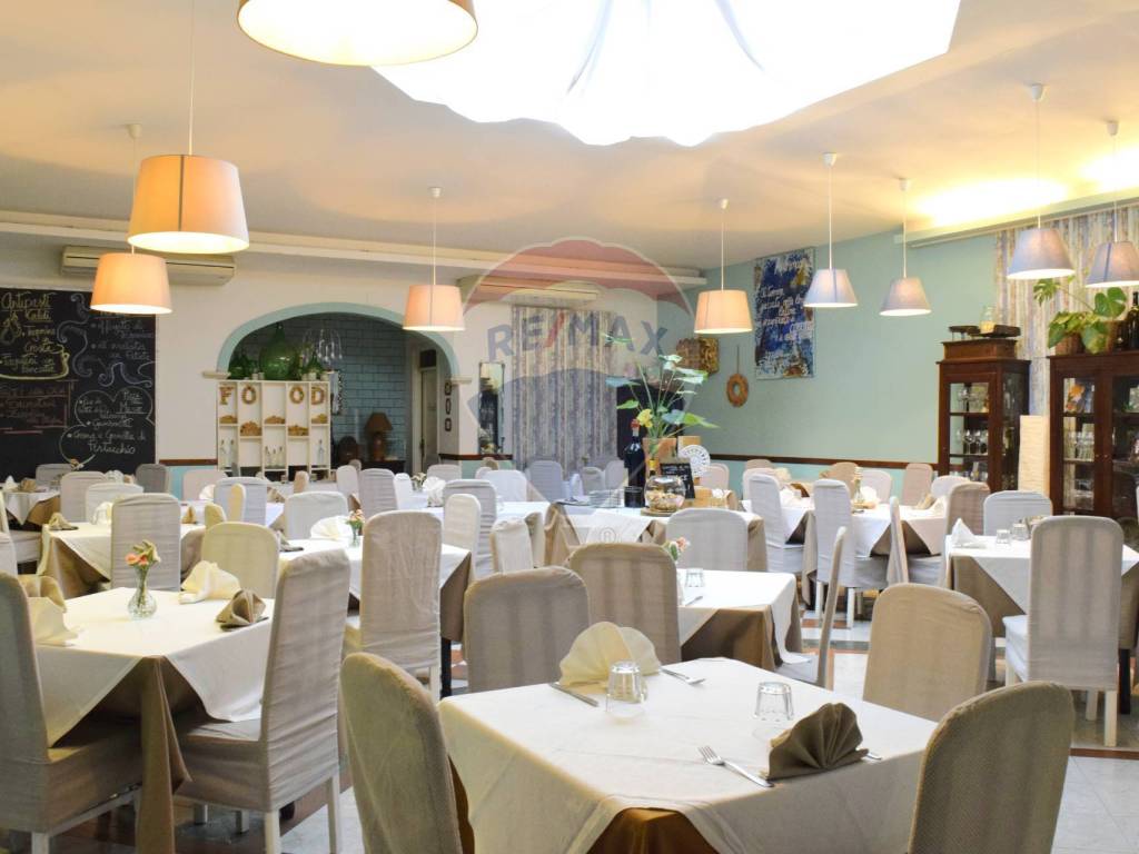 locale commerciale in vendita a Telese Terme